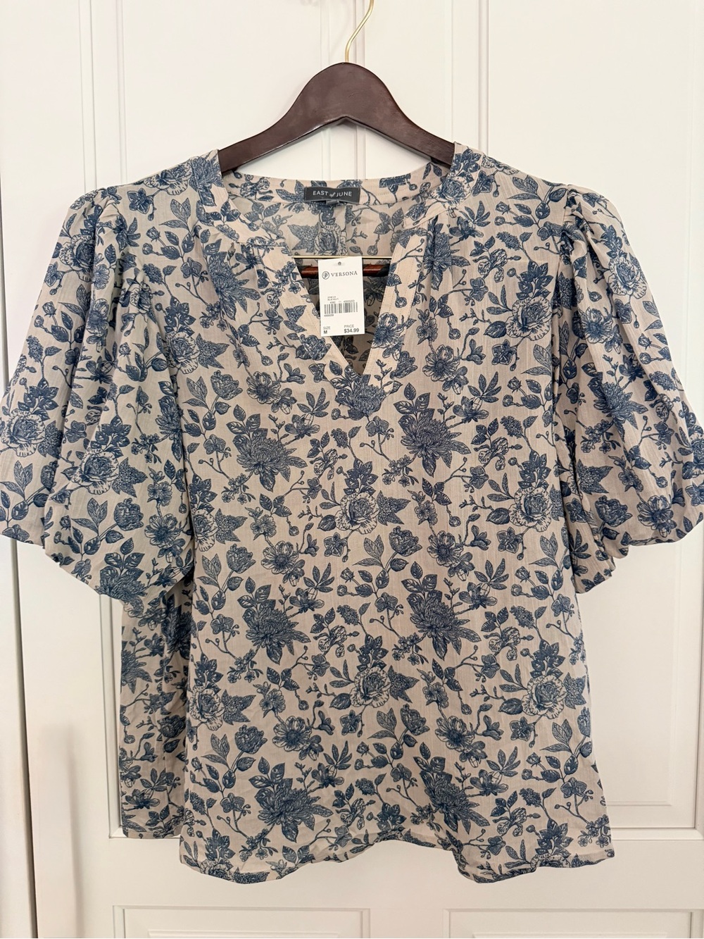 NWT East of June Blue Floral V-Neck Puff Sleeve Top